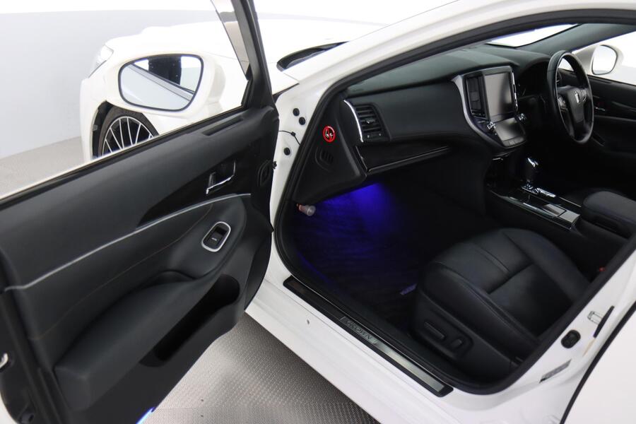 Toyota Crown vaihtoauto