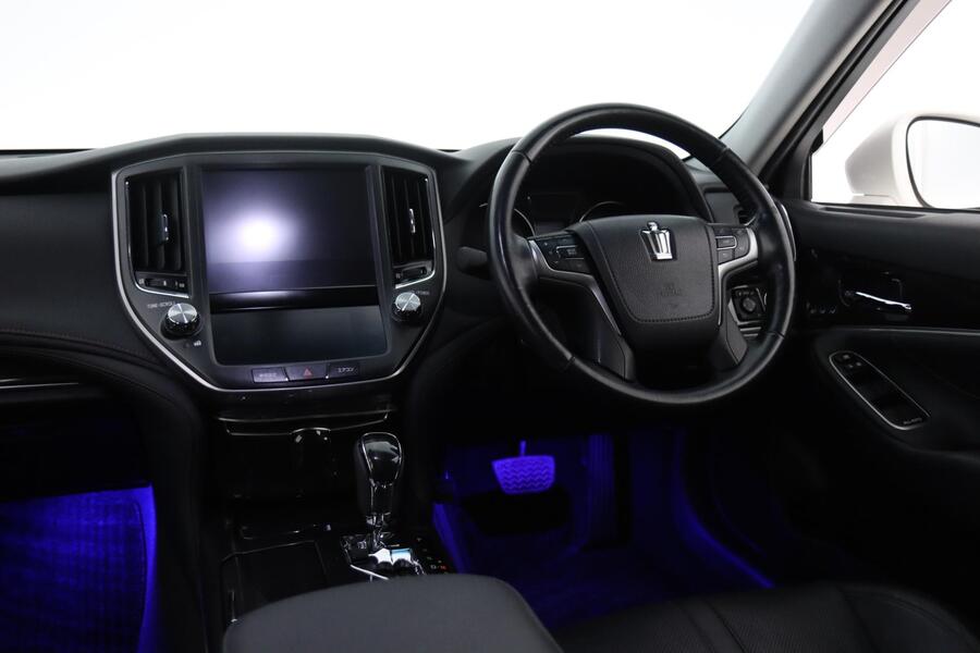 Toyota Crown vaihtoauto