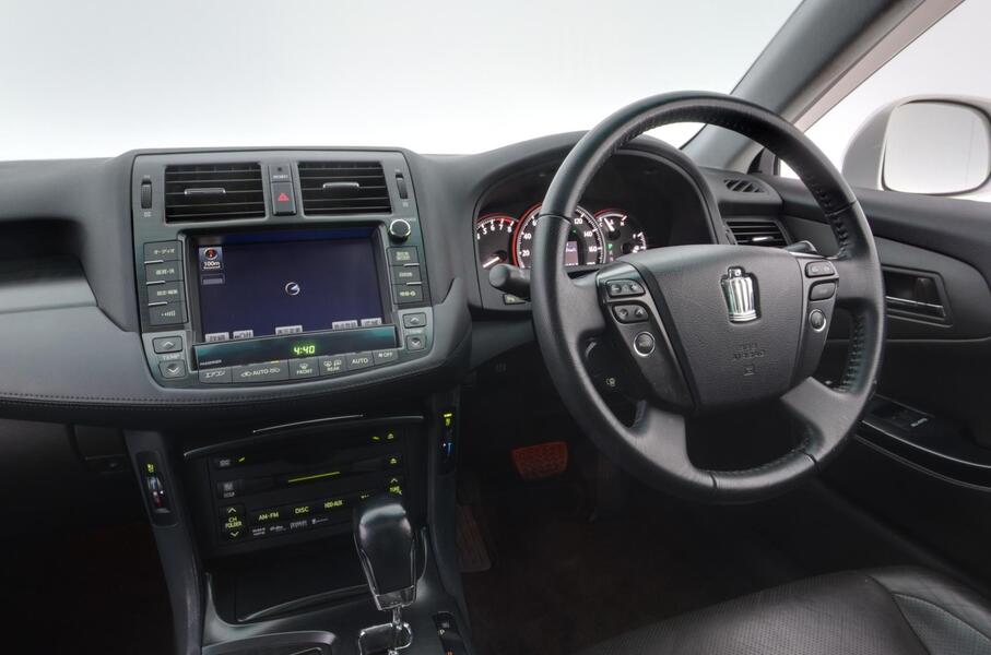 Toyota Crown vaihtoauto
