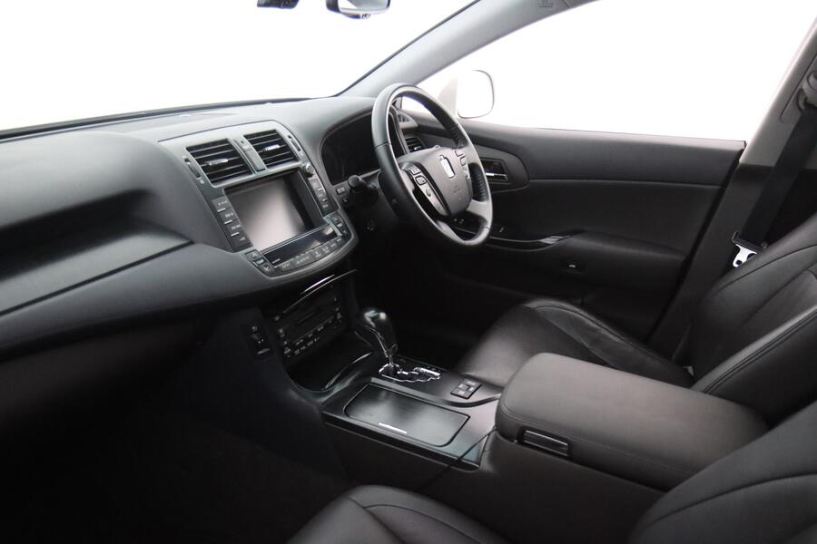 Toyota Crown vaihtoauto