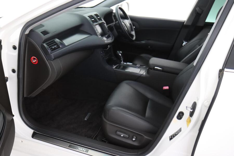 Toyota Crown vaihtoauto