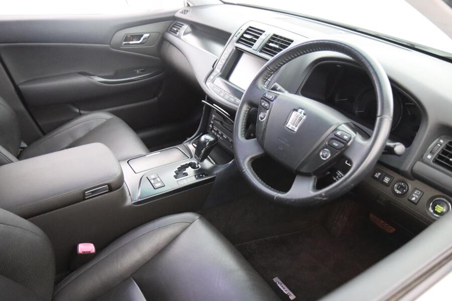 Toyota Crown vaihtoauto