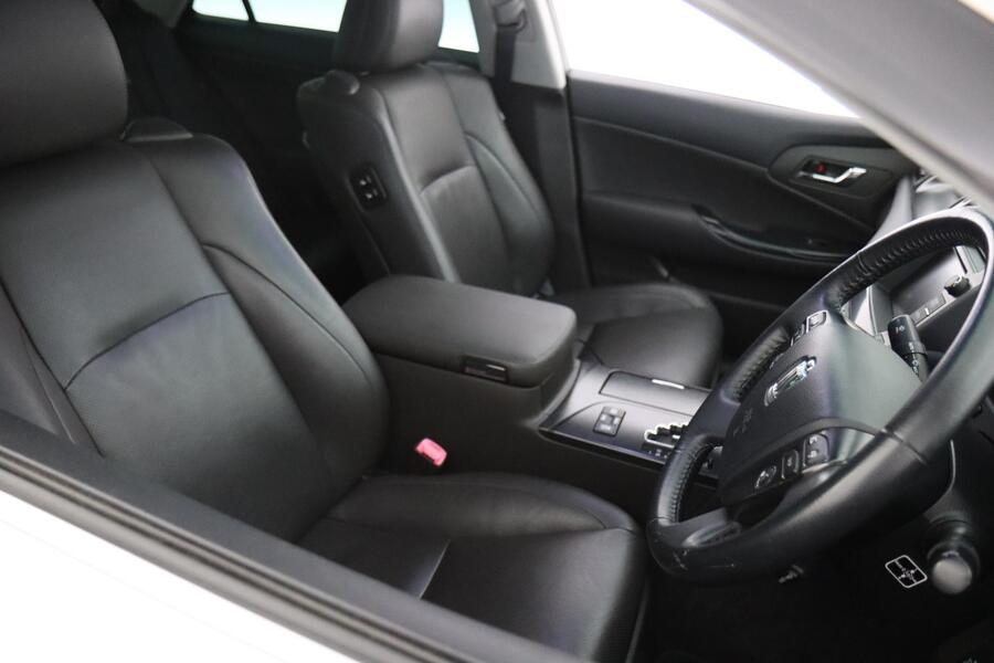 Toyota Crown vaihtoauto