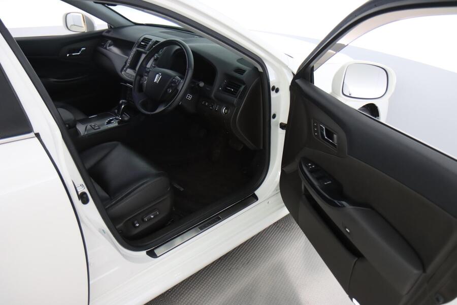 Toyota Crown vaihtoauto