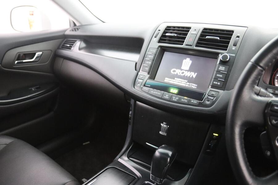 Toyota Crown vaihtoauto