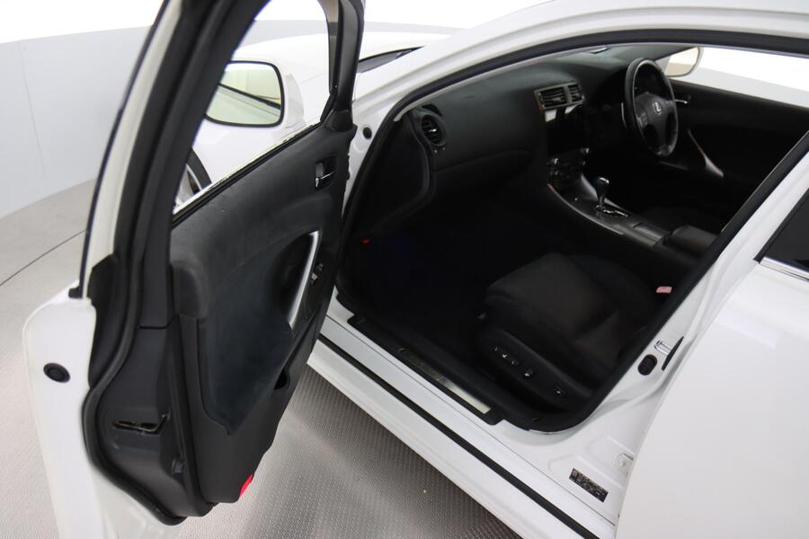 Lexus IS vaihtoauto