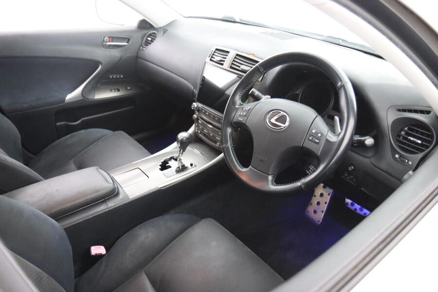 Lexus IS vaihtoauto