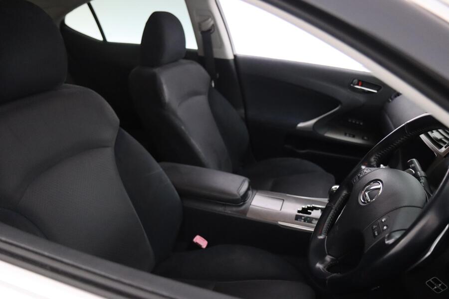 Lexus IS vaihtoauto