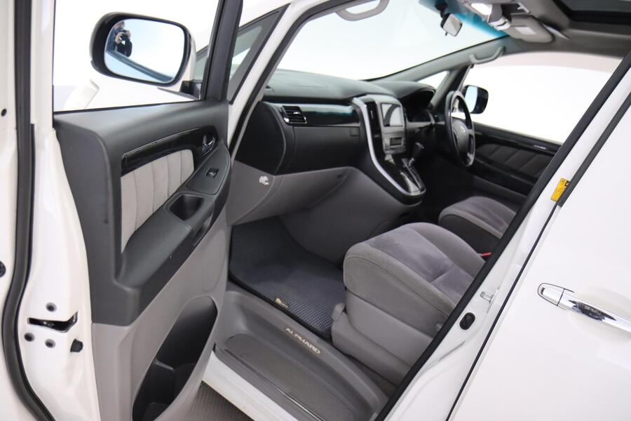 Toyota Alphard vaihtoauto