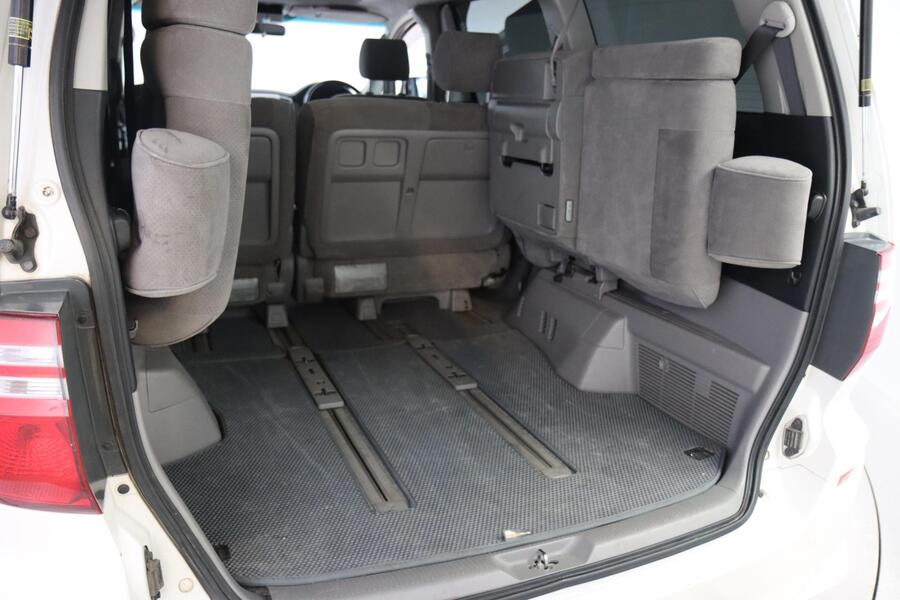 Toyota Alphard vaihtoauto