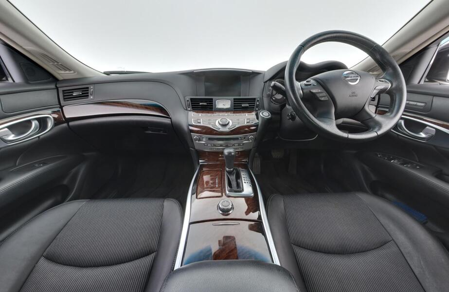 Nissan Fuga vaihtoauto