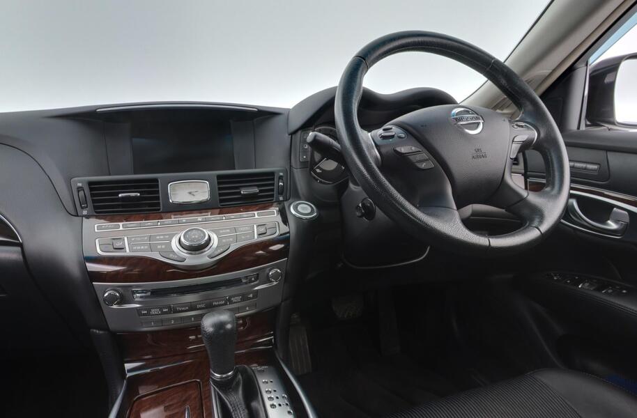 Nissan Fuga vaihtoauto