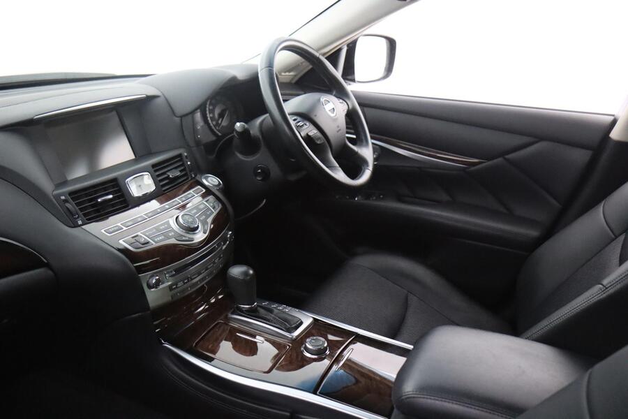 Nissan Fuga vaihtoauto