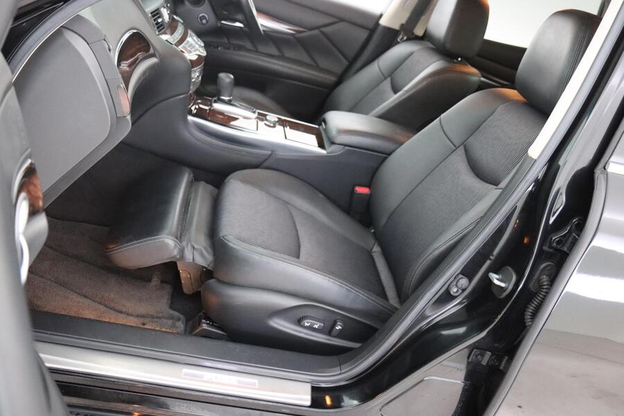 Nissan Fuga vaihtoauto