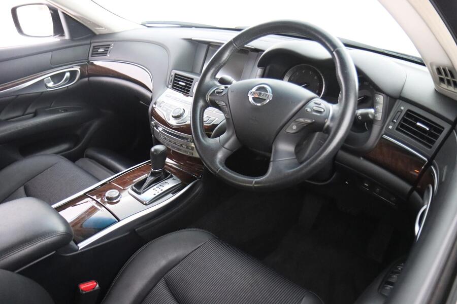 Nissan Fuga vaihtoauto