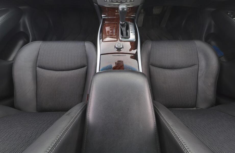 Nissan Fuga vaihtoauto