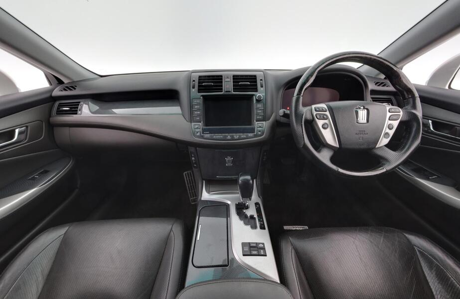 Toyota Crown vaihtoauto