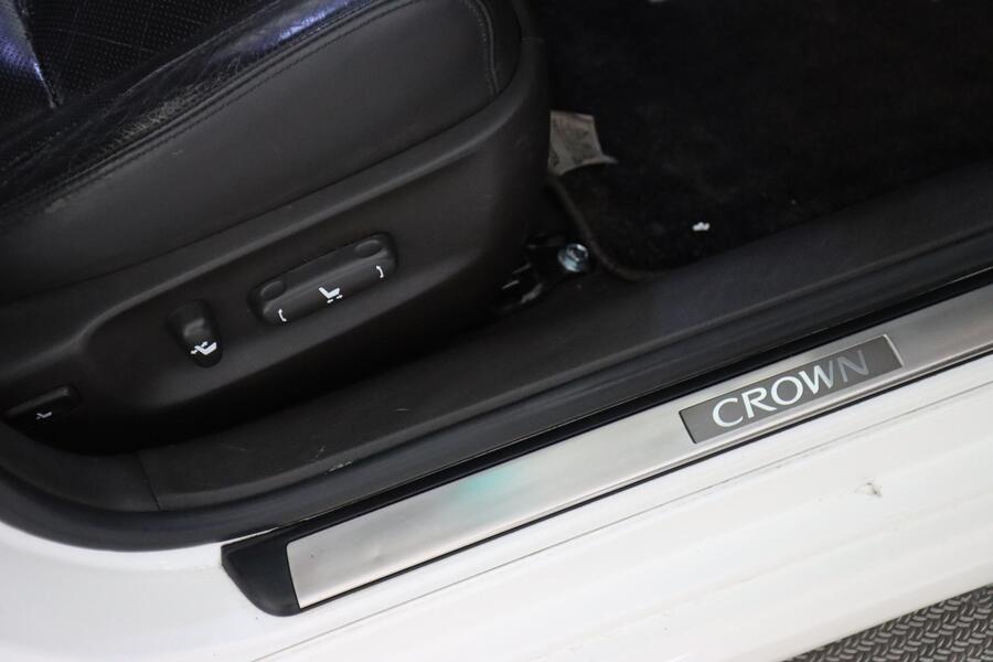 Toyota Crown vaihtoauto