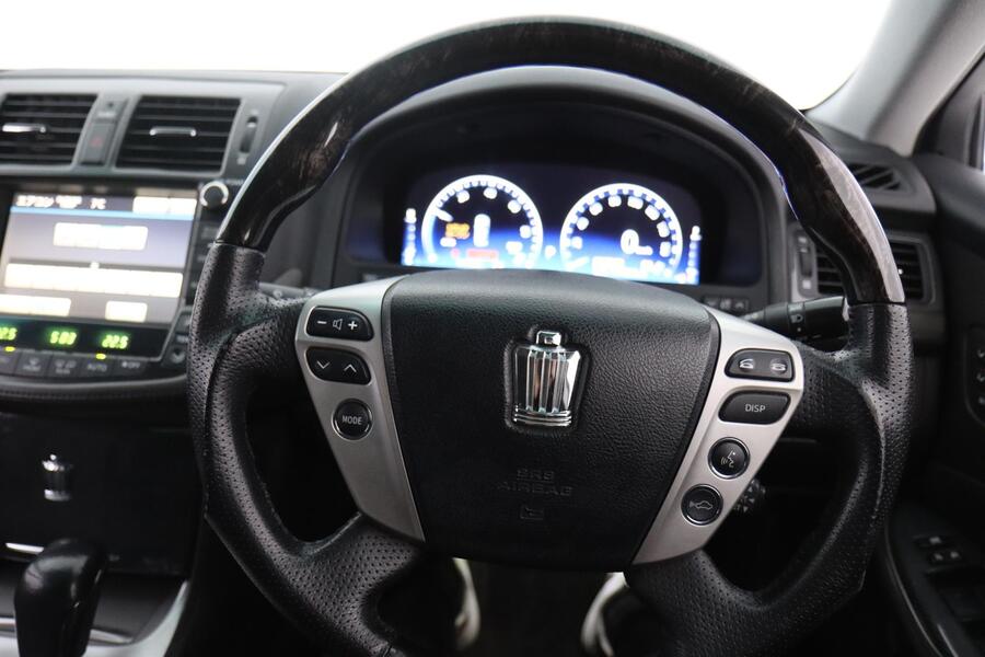 Toyota Crown vaihtoauto