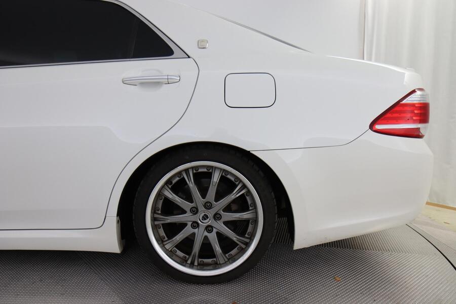 Toyota Crown vaihtoauto