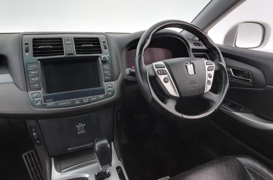 Toyota Crown vaihtoauto