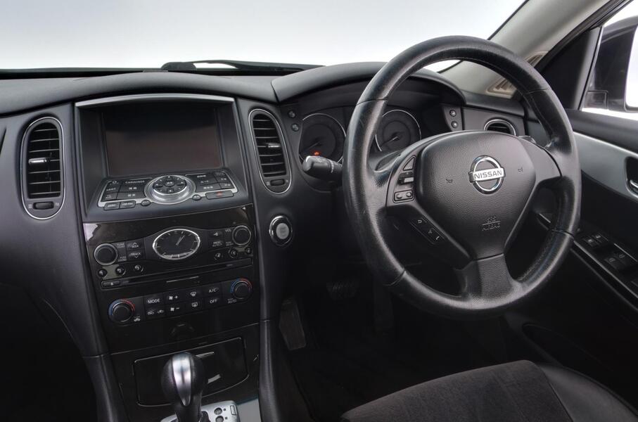 Nissan Skyline vaihtoauto