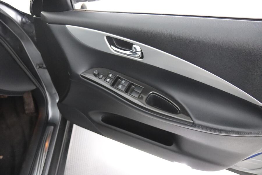 Nissan Skyline vaihtoauto