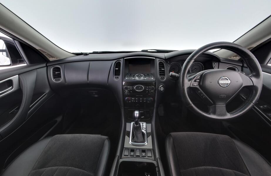 Nissan Skyline vaihtoauto