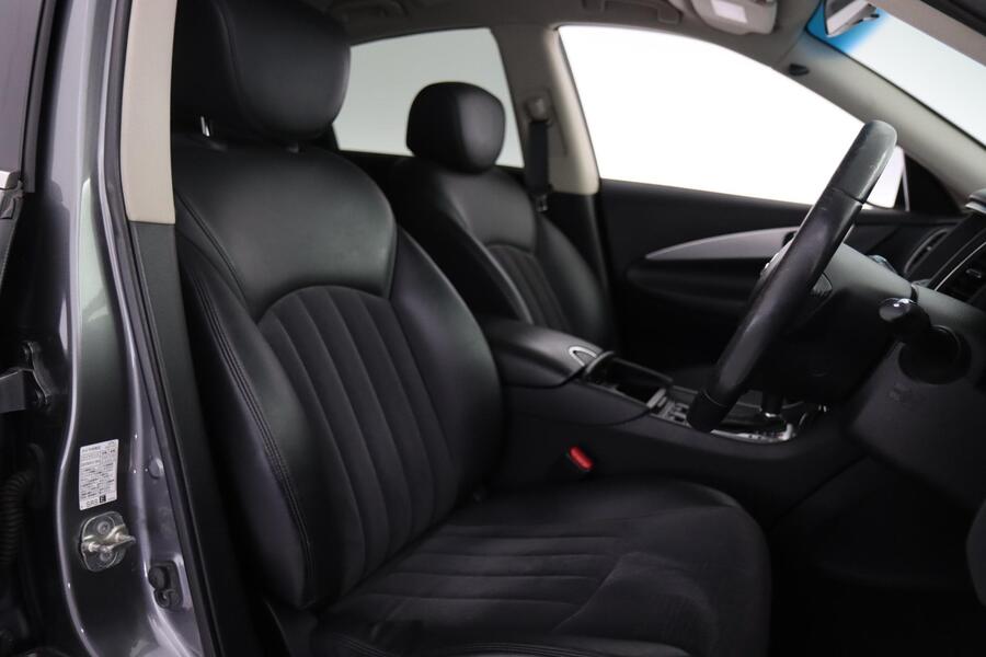 Nissan Skyline vaihtoauto