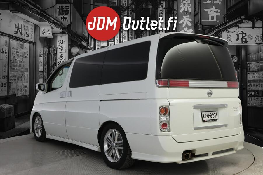 Nissan Elgrand vaihtoauto