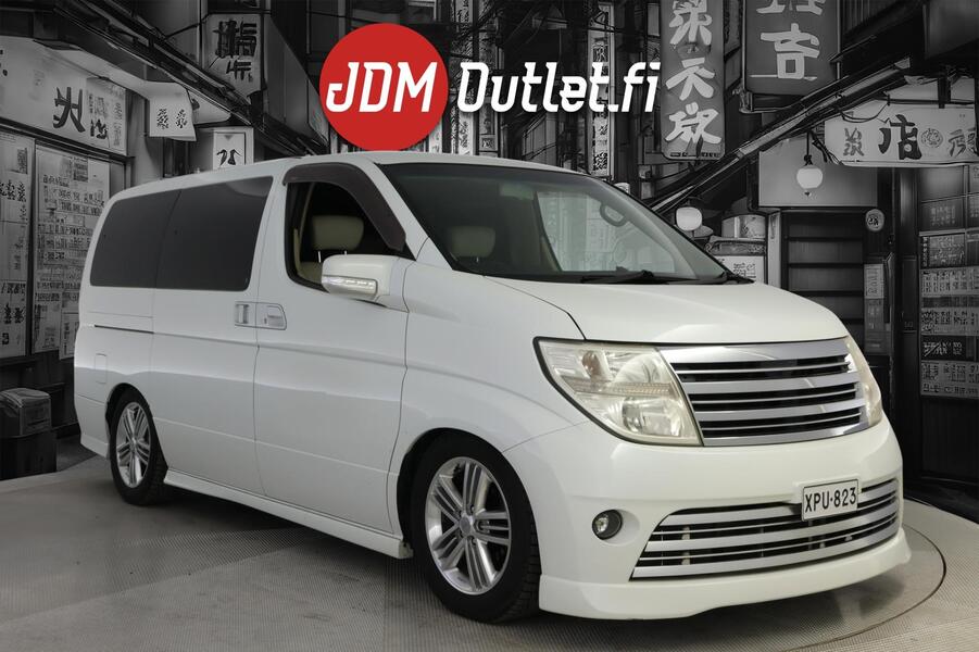 Nissan Elgrand vaihtoauto