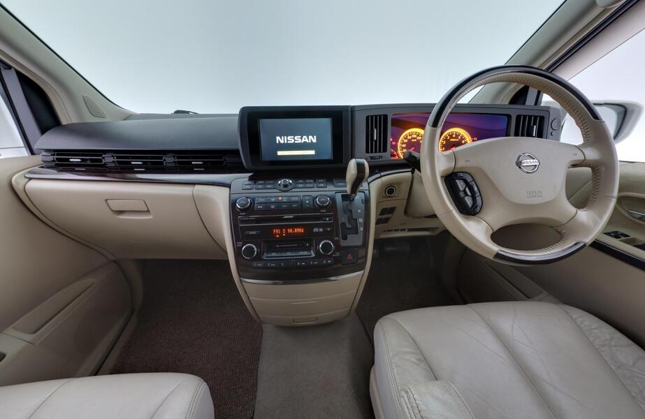 Nissan Elgrand vaihtoauto