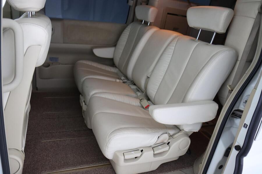 Nissan Elgrand vaihtoauto