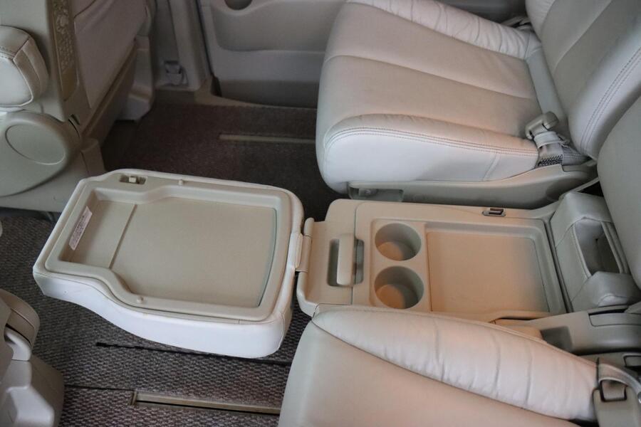 Nissan Elgrand vaihtoauto