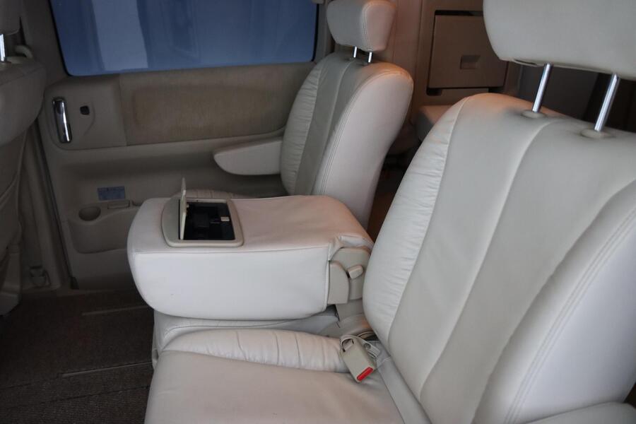 Nissan Elgrand vaihtoauto