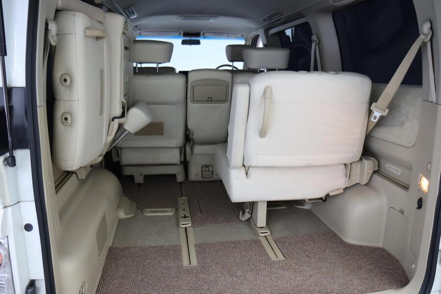 Nissan Elgrand vaihtoauto