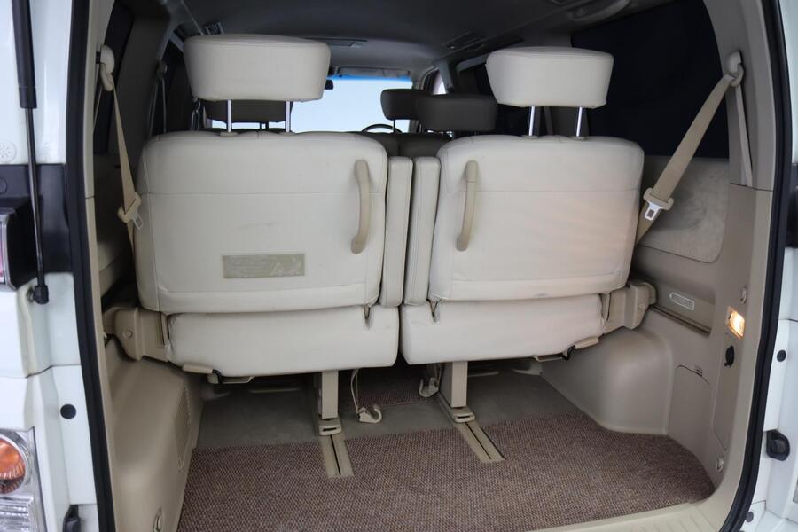 Nissan Elgrand vaihtoauto