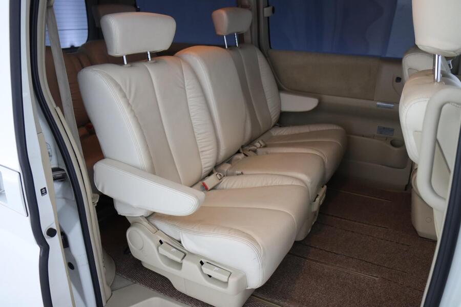 Nissan Elgrand vaihtoauto