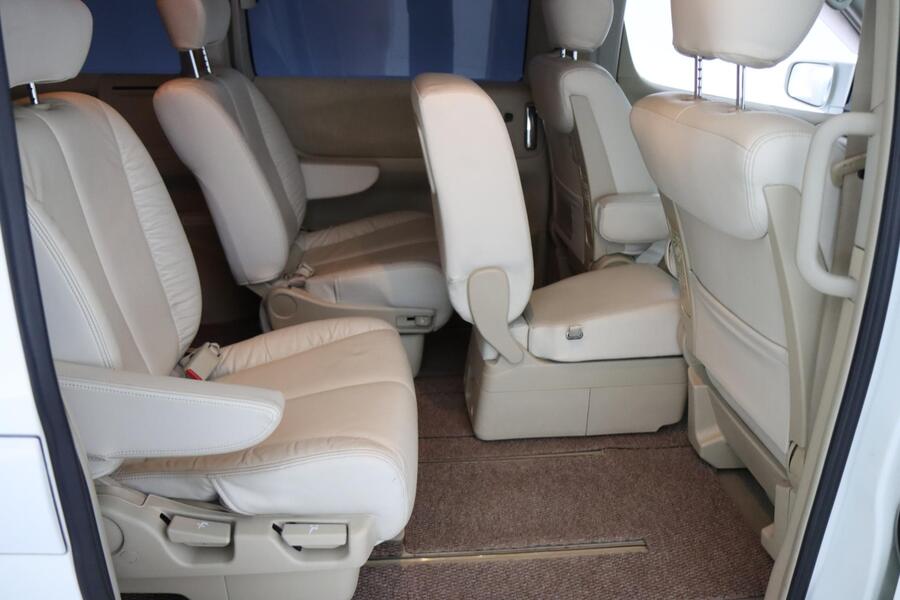 Nissan Elgrand vaihtoauto