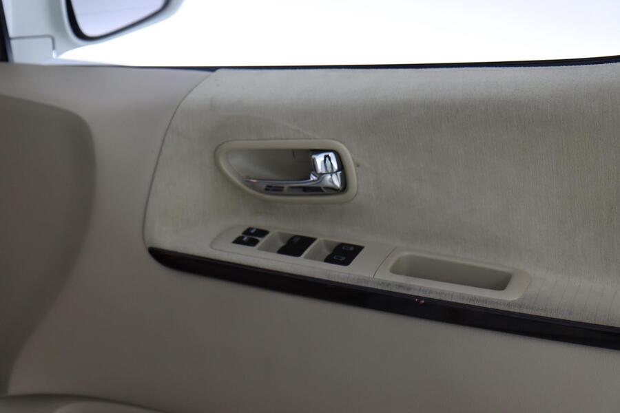 Nissan Elgrand vaihtoauto