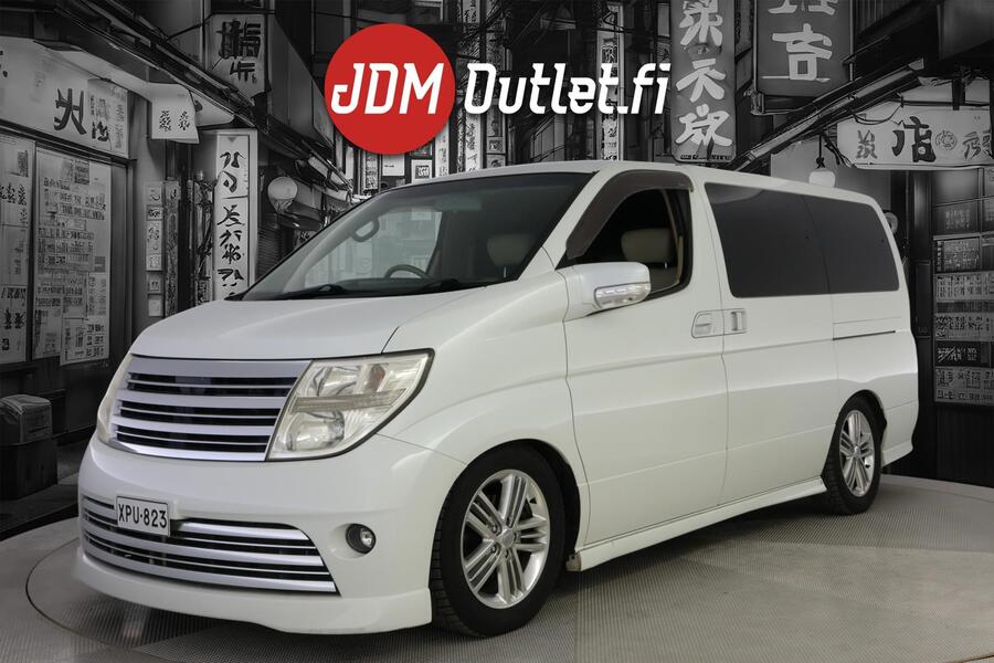 Nissan Elgrand vaihtoauto