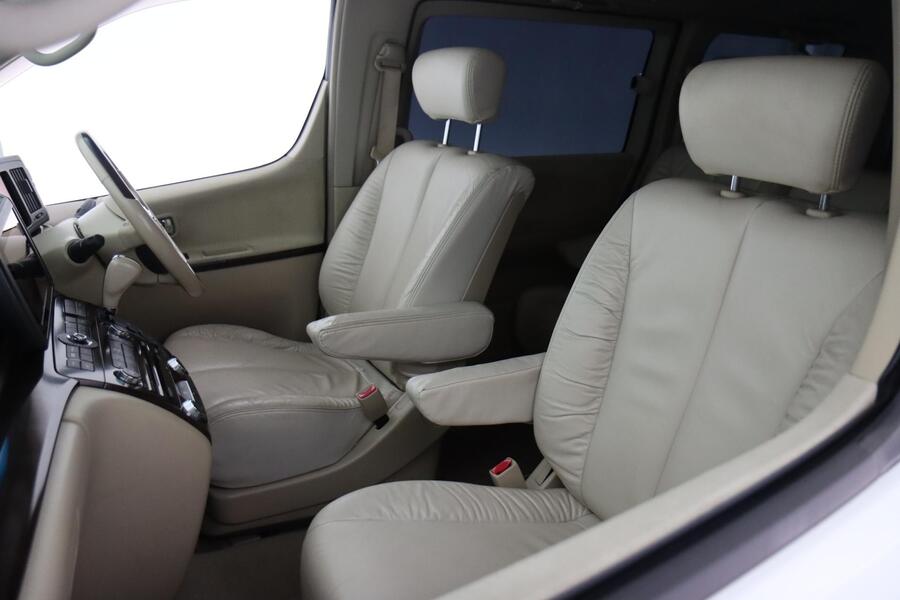 Nissan Elgrand vaihtoauto