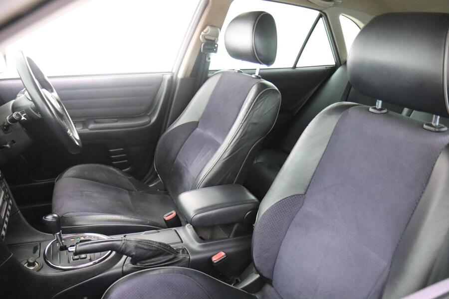 Toyota Altezza vaihtoauto