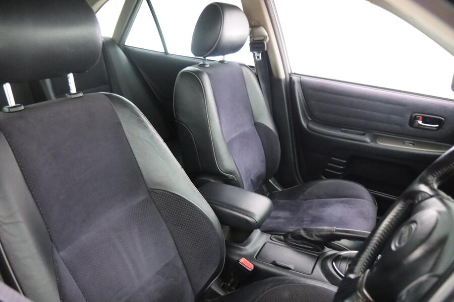 Toyota Altezza vaihtoauto