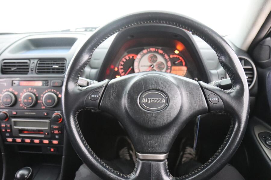 Toyota Altezza vaihtoauto