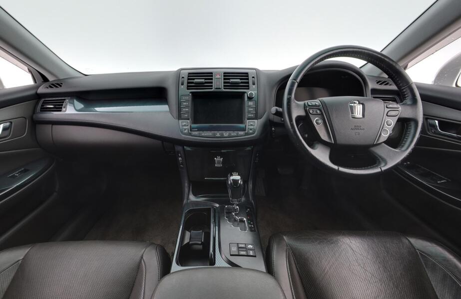 Toyota Crown vaihtoauto