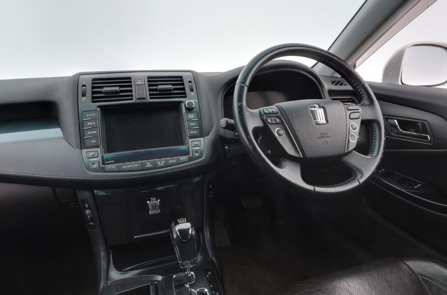 Toyota Crown vaihtoauto