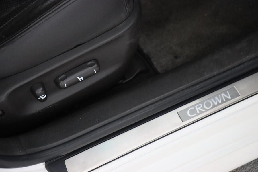 Toyota Crown vaihtoauto