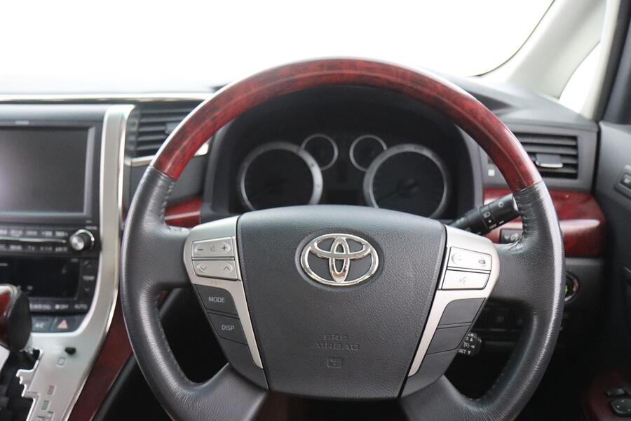 Toyota Alphard vaihtoauto