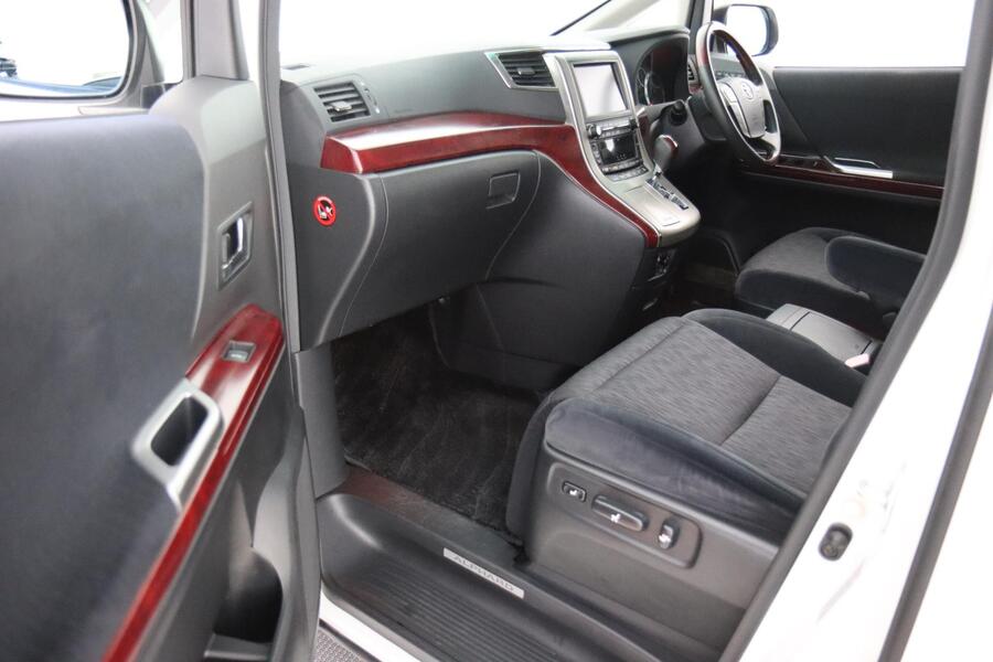 Toyota Alphard vaihtoauto